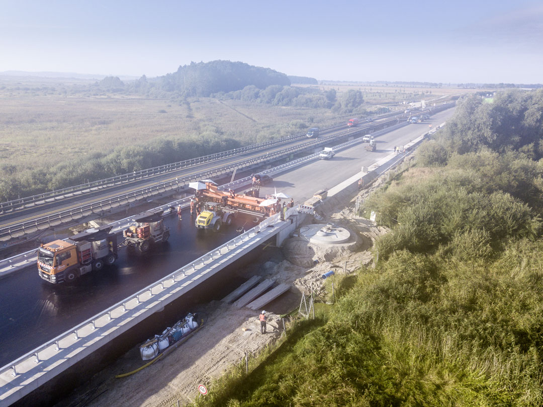 A20 Baustelle Triebsees Gussasphalt Hueneke Neubrandenburg GmbH DJI 0070