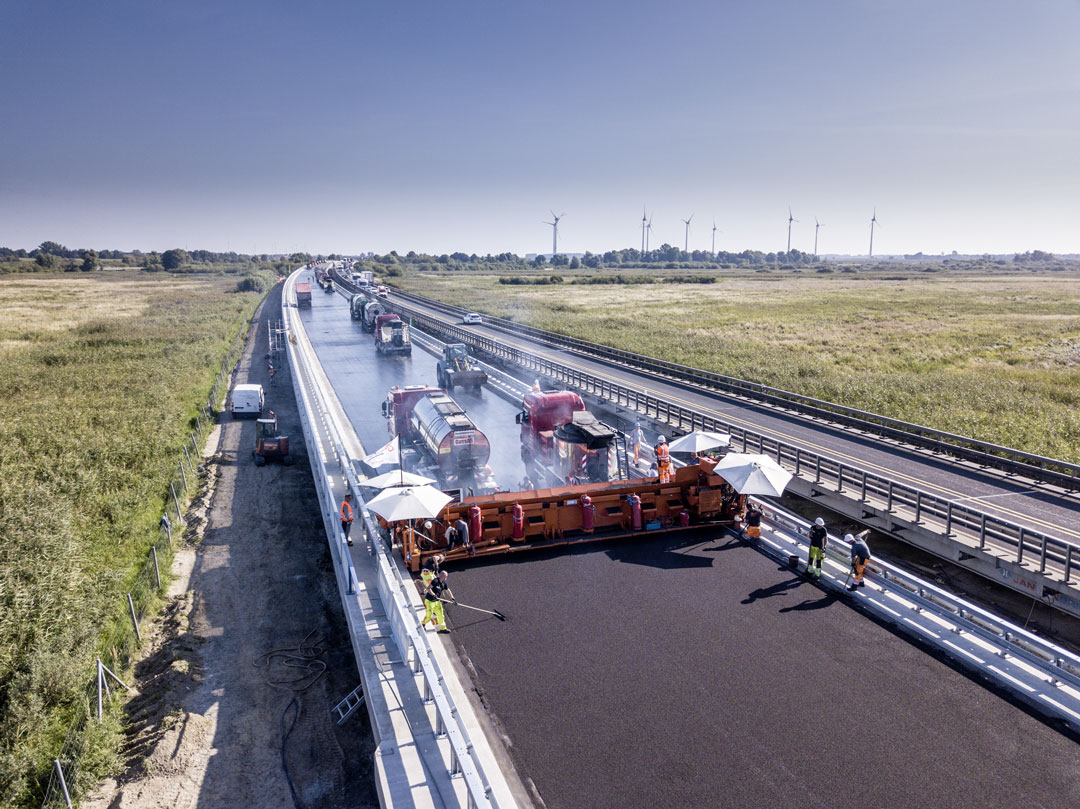 A20 Baustelle Triebsees Gussasphalt Hueneke Neubrandenburg GmbH DJI 0141