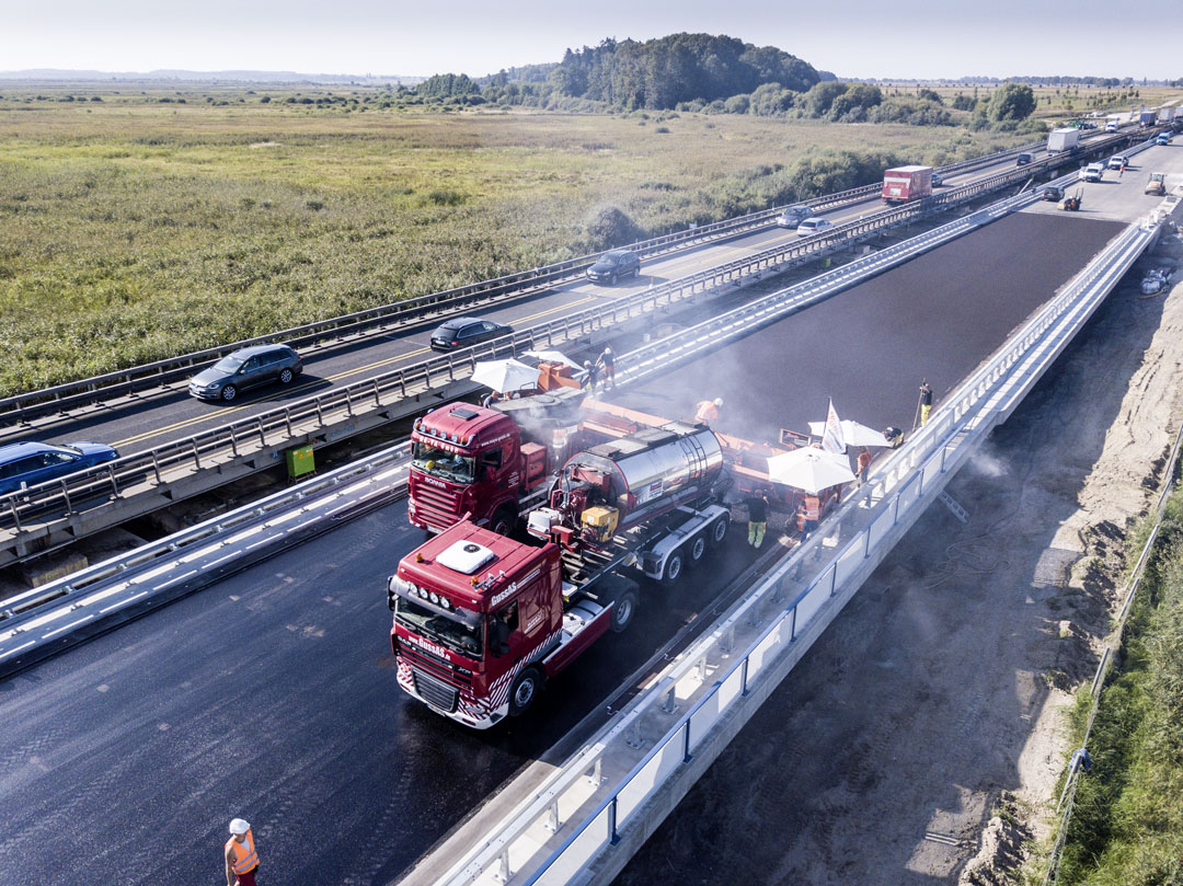 A20 Baustelle Triebsees Gussasphalt Hueneke Neubrandenburg GmbH DJI 0149