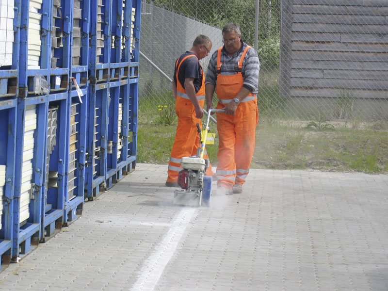 Demarkierung von Fahrbahnmarkierungen mittels Feinfräsen