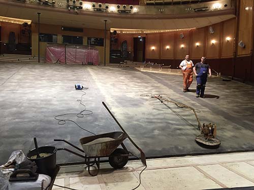 Bodenbelag - Parkettüberbauung in der Volksbühne Berlin