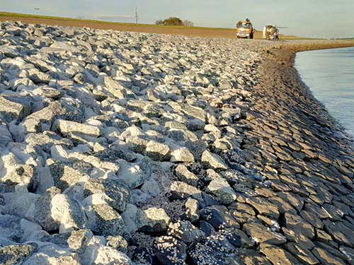 Wasserbau – Deckwerkverklammerung mit Asphaltmastix in der Meldorfer Bucht